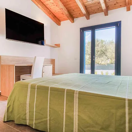 Πανσιόν Luxury La Cinta 3*